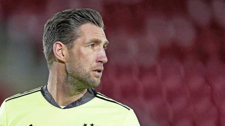 Ajax zegt contract Maarten Stekelenburg op