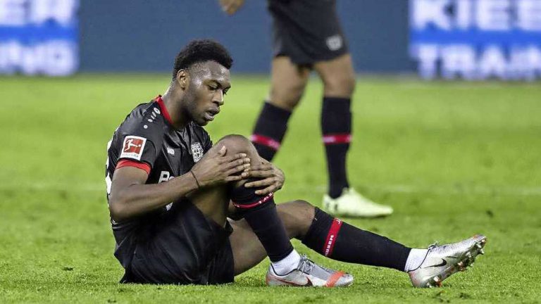 Tegenslag voor Fosu-Mensah: maanden aan de kant met gescheurde kruisband