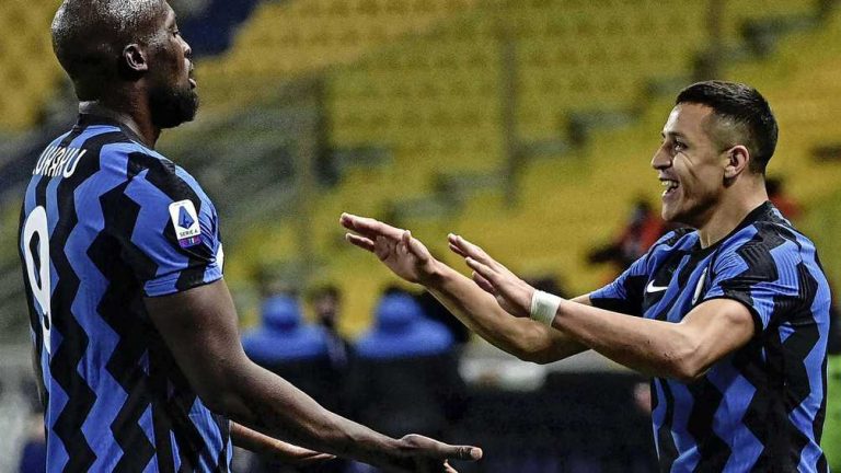 De Vrij en Inter doen goede zaken in strijd om Italiaanse titel