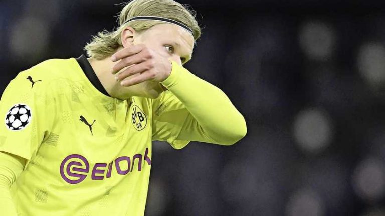 Grensrechter vraagt Haaland om handtekening na clash met Manchester City