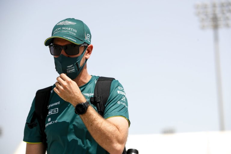 Rosberg houdt vertrouwen in worstelende Vettel: ‘Hij kan hier bovenop komen’
