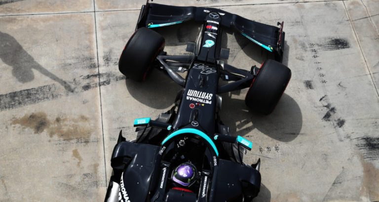 Hamilton geniet van 99ste pole en verheugt zich op duel met Red Bull