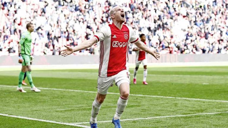 Ajax klopt AZ en is officieus kampioen