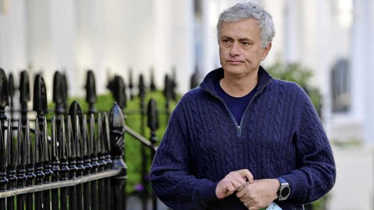 Vakantiebaantje José Mourinho tijdens EK voetbal