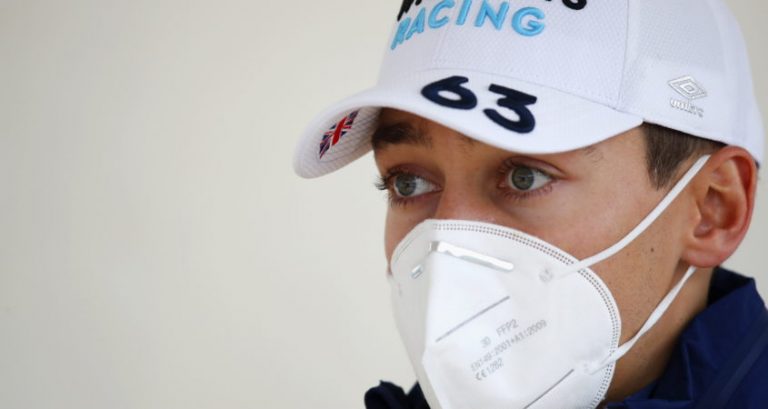 Woedende Russell over tik op helm Bottas: ‘Ik vroeg hem: ‘Wil je ons allebei vermoorden?”