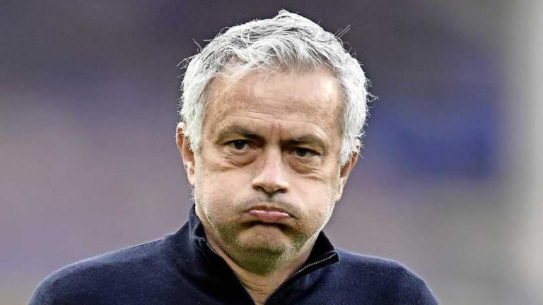 Tottenham Hotspur ontslaat José Mourinho