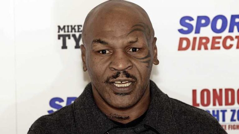 Mike Tyson (54): ’In september boks ik tegen Lennox Lewis (55)’