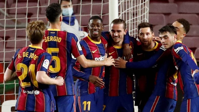Met schulden kampend Barcelona waardevolste voetbalclub, Ajax in top-20