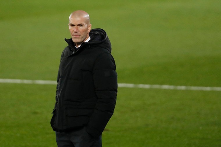 Zidane krijgt vragen over Barça-sof en schept duidelijkheid over Marcelo