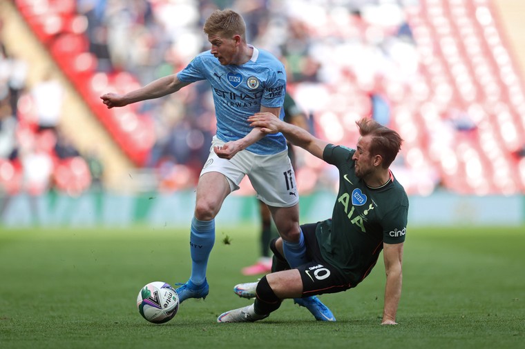 Vier op een rij voor City: Laporte zorgt dat Spurs nóg langer moet wachten op prijs