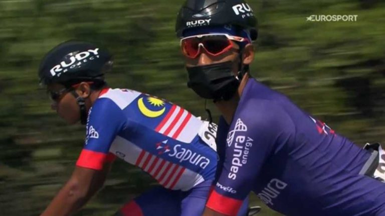Opvallend: renner rijdt met mondmasker én dikke handschoenen rond in Ronde van Turkije