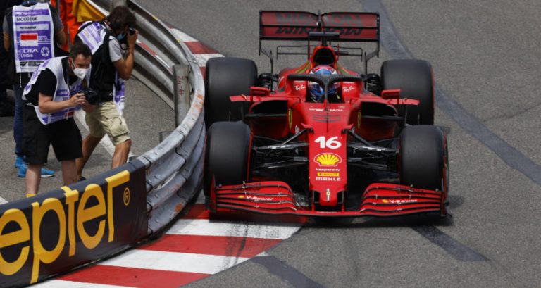 Thuisheld Leclerc snelt naar pole in Monaco maar crasht in slotseconden, Verstappen tweede