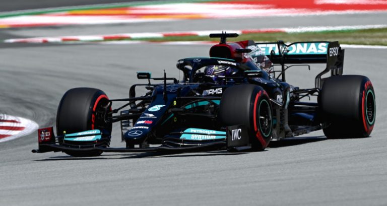 VT2: Mercedes aan kop, Red Bull net in top tien