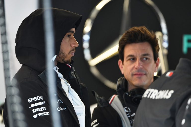 Hamilton wil nieuw contract tekenen voor de zomerstop