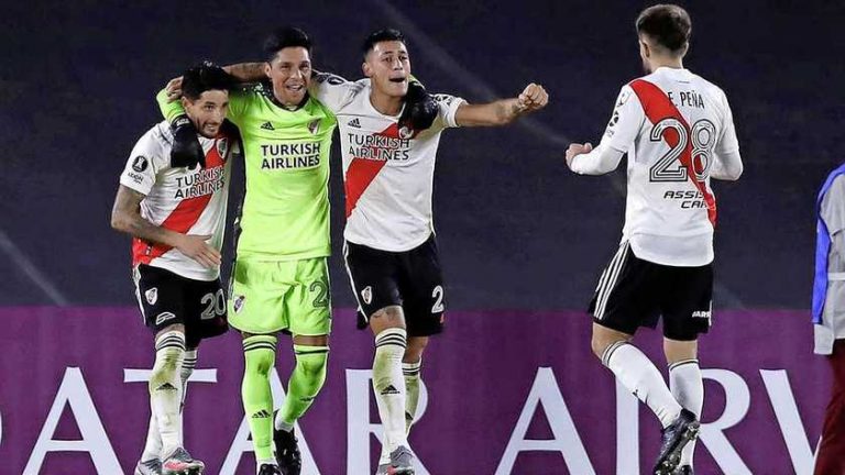 Corona-explosie, geen doelman, maar toch wint River Plate
