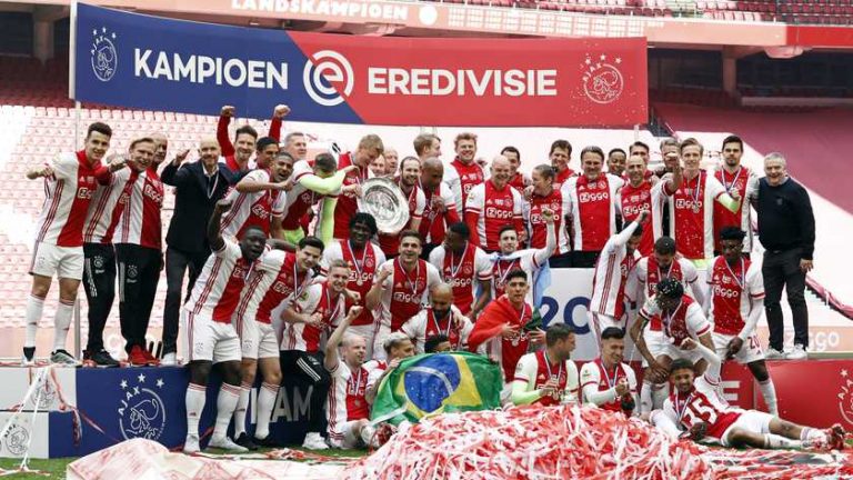 Ajax probleemloos naar de 35e landstitel