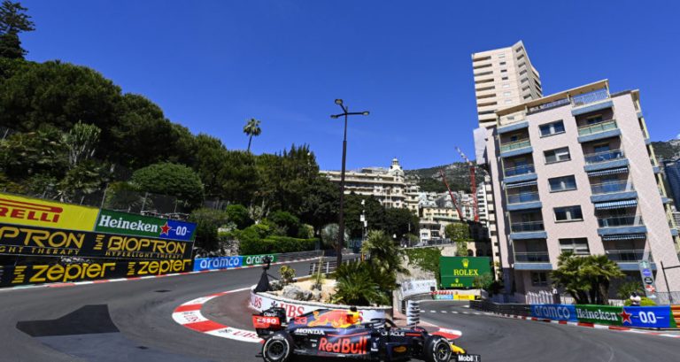 VT1: Pérez snelste in eerste vrije training, Verstappen derde