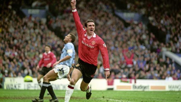 Eric Cantona naast Alan Shearer en Thierry Henry in Hall of Fame Premier League