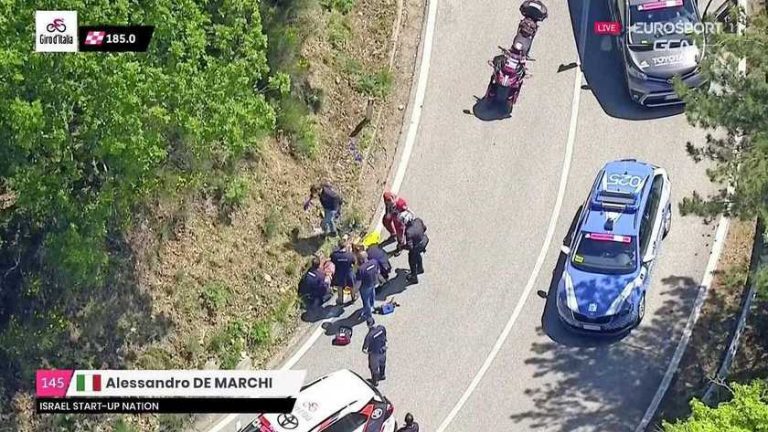 Alessandro De Marchi breekt sleutelbeen en zes ribben na zware val in Giro