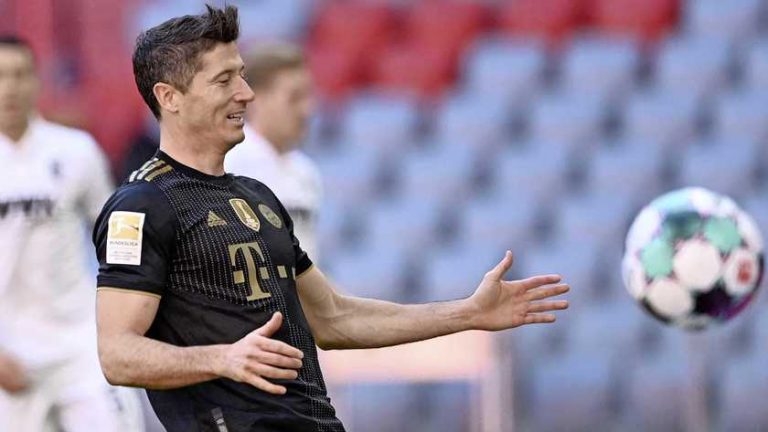 Werder Bremen degradeert rechtstreeks, Robert Lewandowski pakt doelpuntenrecord