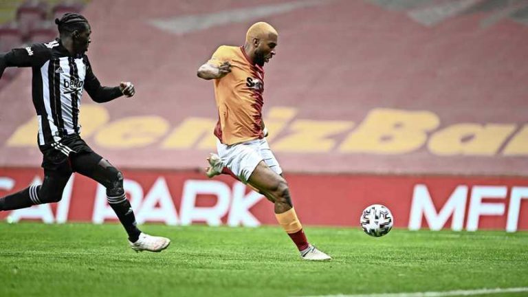 Ryan Babel houdt Galatasaray in Turkse titelstrijd met goal tegen Besiktas