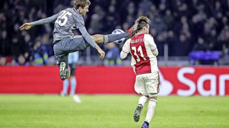 Ajax strikt Bayern München voor oefenduel