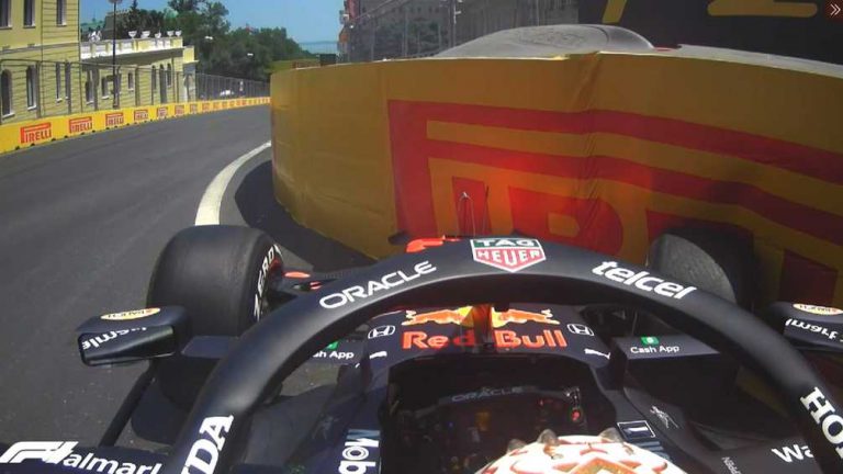 Max Verstappen crasht tijdens derde training in Baku
