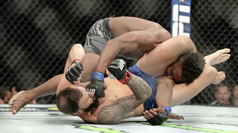 Lugubere armblessure maakt einde aan UFC-gevecht