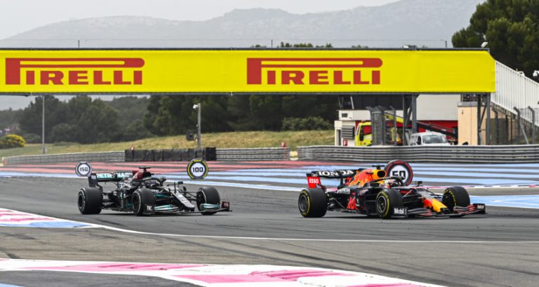 Waarom Hamilton zo ‘slap’ verdedigde tegen Verstappen