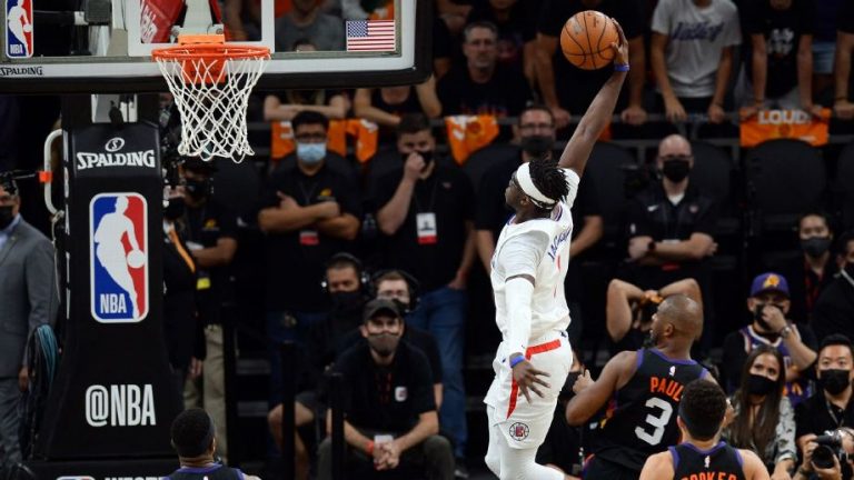 De Clippers winnen van de Suns en leven nog