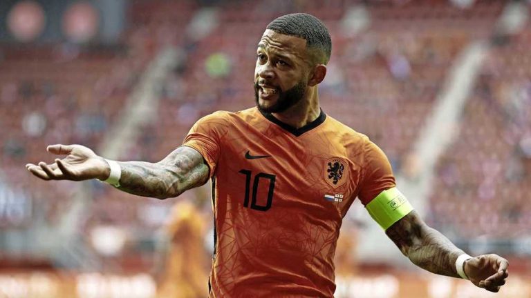 Memphis Depay houdt voorkeur voor 4-3-3: ’Het liefst sta ik centraal in spits, dat blijf ik zeggen’