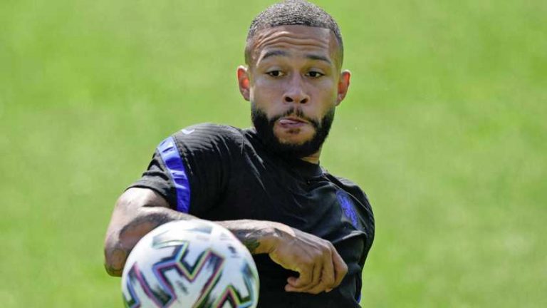 Memphis Depay geeft niets prijs over mogelijke transfer naar FC Barcelona