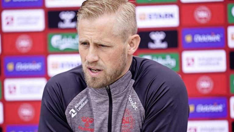 Kasper Schmeichel en Simon Kjaer bezoeken Christian Eriksen in ziekenhuis: ’Hij is zichzelf weer’