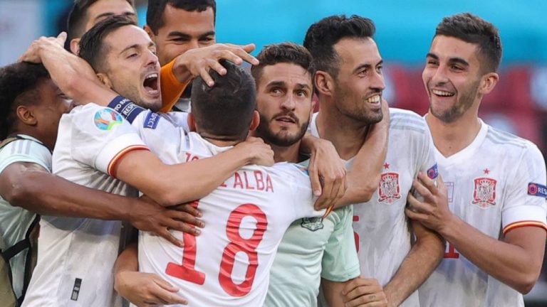 Spanje vecht zich in spektakelstuk na verlenging langs Kroatië (5-3)