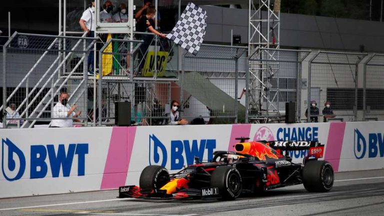 Machtige Max Verstappen heeft smaak te pakken en wint voor het eerst twee keer op een rij