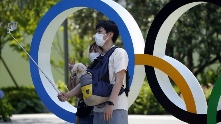 Olympiërs in Tokio 24 uur per etmaal gevolgd door Japanse autoriteiten