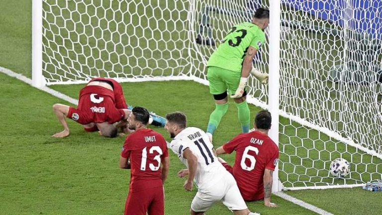 Turkse verdediger Merih Demiral schrijft historie met eigen goal op EK