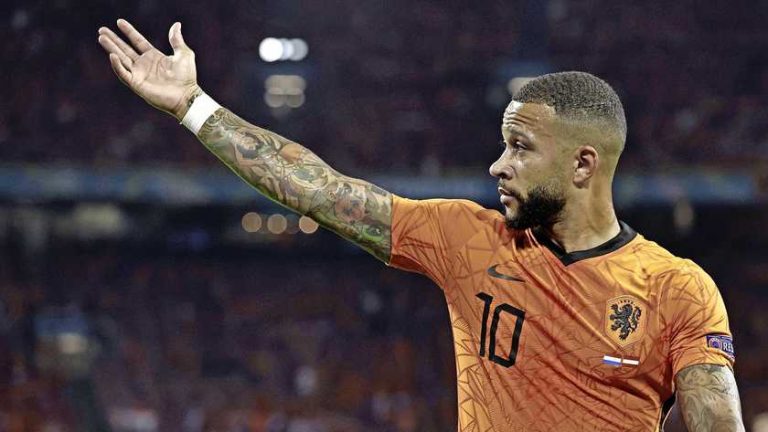 Officieel: Memphis Depay naar FC Barcelona
