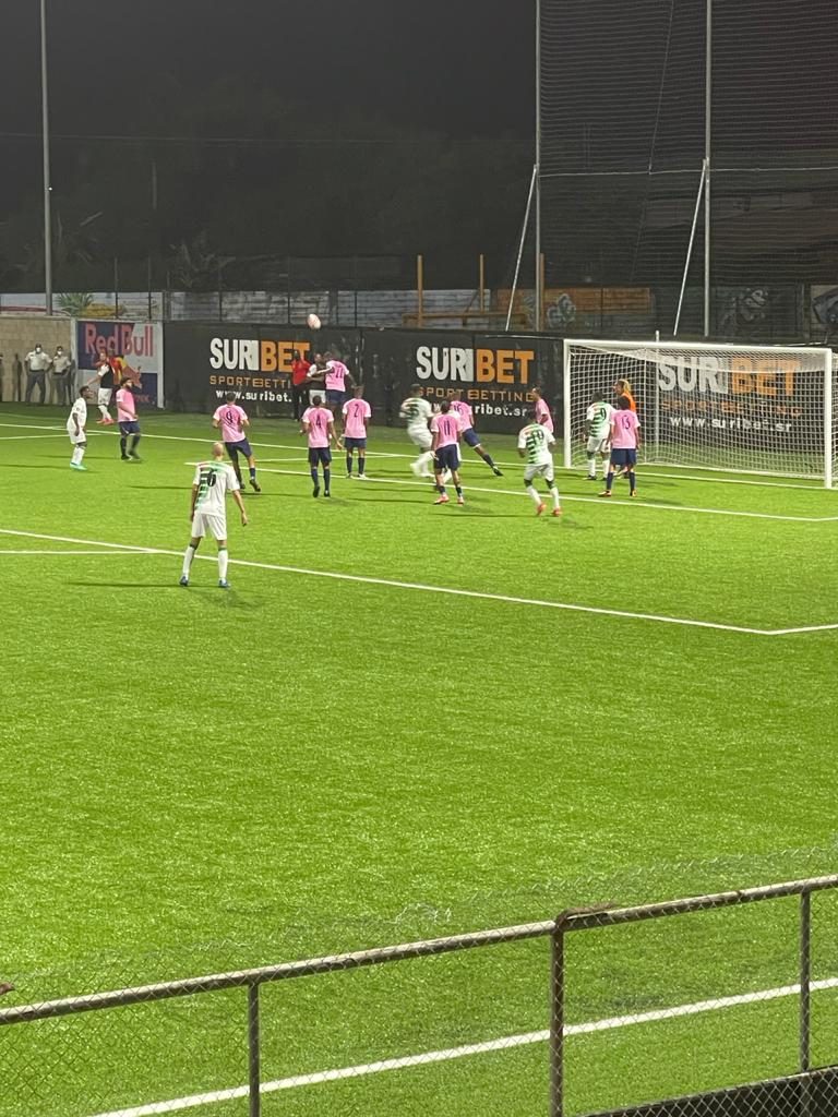 Suriname groots langs Bermuda; focus nu compleet op Canada