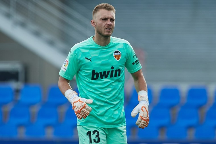 ‘Nieuwe Valencia-trainer zeer gecharmeerd van Cillessen’