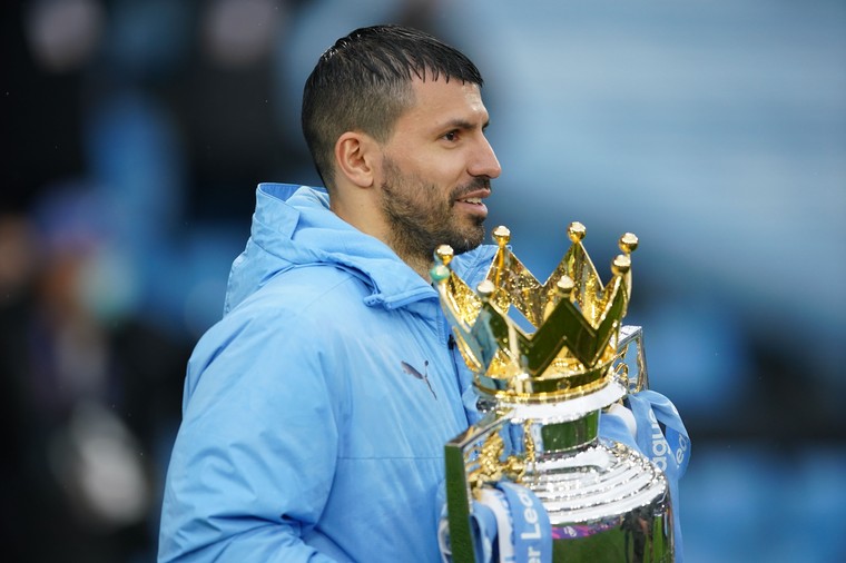 Prachtige beelden: Agüero geeft zijn Range Rover weg aan materiaalman