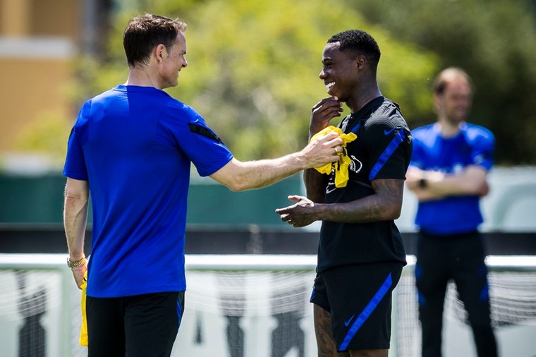 ‘Strafzaak Promes dreigt toch schaduw te werpen over EK-start Oranje’