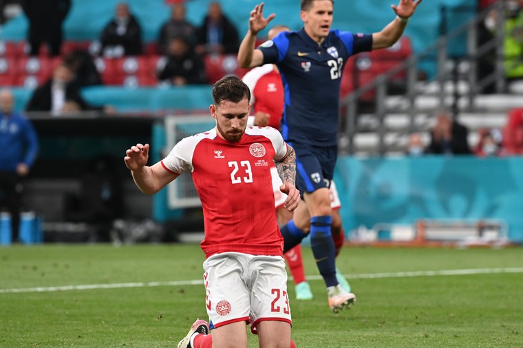 Aangeslagen Denemarken verliest beladen duel van debutant Finland