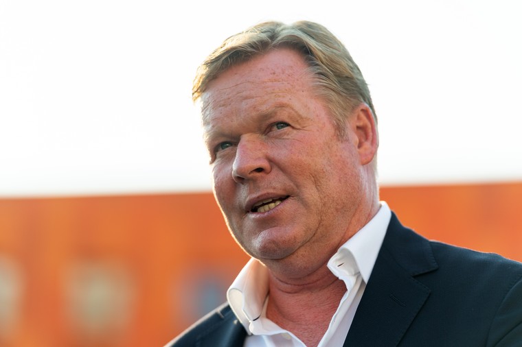 Koeman weigert aan te sluiten in Oranje-polonaise: ‘Ik zag het niet zo positief’