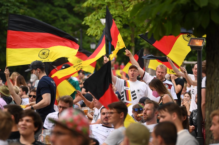 Uitgeklede krakers: ook geen Duitse en Italiaanse fans op Wembley