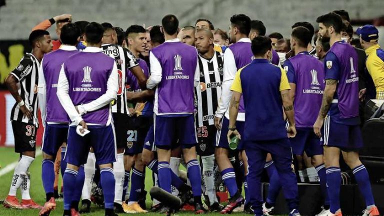 Strijd om Copa Libertadores ontspoord: spelers Boca en Mineiro met elkaar op de vuist