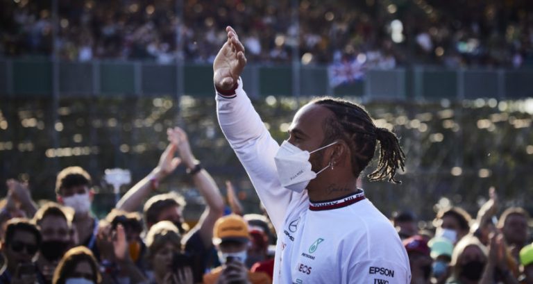 Hamilton vestigt hoop op updates, nieuw format en de fans op Silverstone