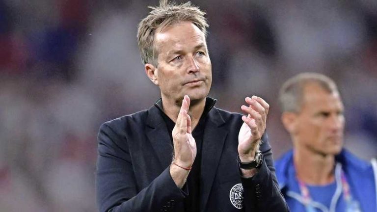 Deense bondscoach Kasper Hjulmand woest op Danny Makkelie: ’Dit had niet gemogen’