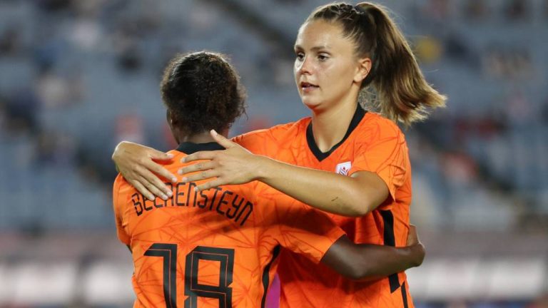 Oranjevrouwen beginnen Olympische Spelen met monsterzege: 10-3
