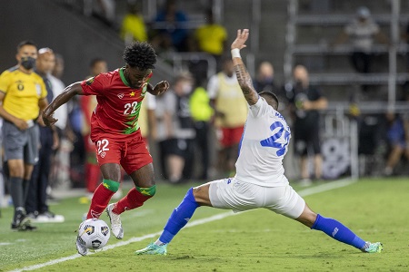 Suriname dapper tegen Concacaf reus Costa Rica, maar verliest in 2 minuten tijd de strijd